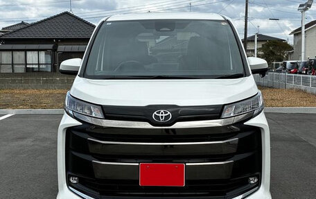 Toyota Noah, 2023 год, 2 847 000 рублей, 2 фотография