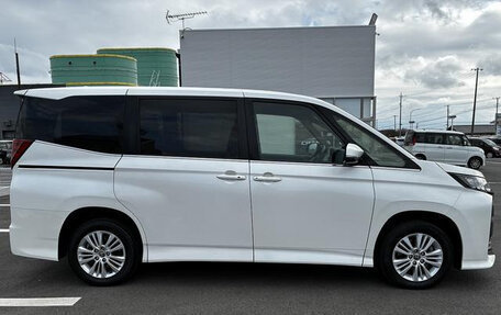 Toyota Noah, 2023 год, 2 847 000 рублей, 4 фотография