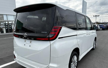 Toyota Noah, 2023 год, 2 847 000 рублей, 5 фотография
