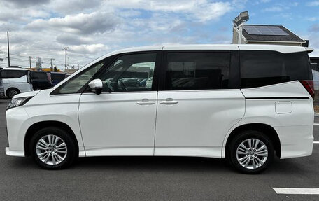 Toyota Noah, 2023 год, 2 847 000 рублей, 8 фотография