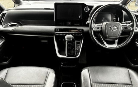 Toyota Noah, 2023 год, 2 847 000 рублей, 17 фотография