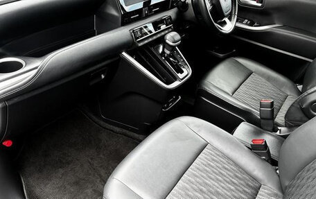 Toyota Noah, 2023 год, 2 847 000 рублей, 26 фотография