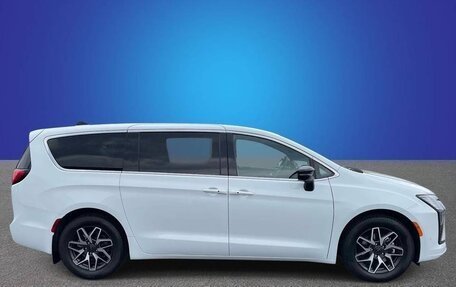 Chrysler Pacifica (RU), 2026 год, 11 600 000 рублей, 5 фотография