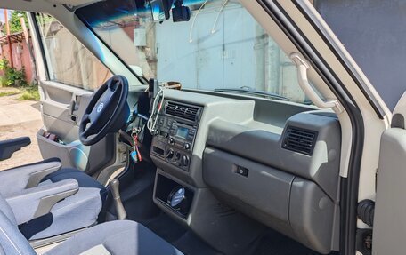 Volkswagen Transporter T4, 2001 год, 2 480 000 рублей, 32 фотография