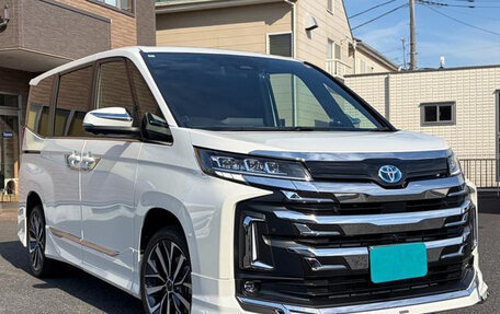 Toyota Noah, 2023 год, 2 971 000 рублей, 3 фотография
