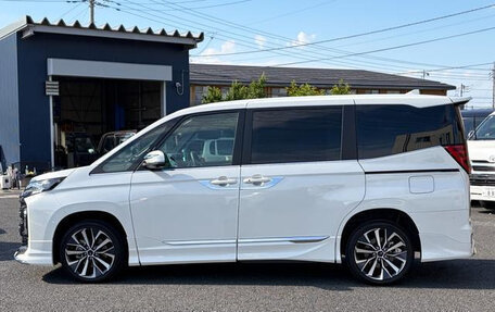 Toyota Noah, 2023 год, 2 971 000 рублей, 4 фотография