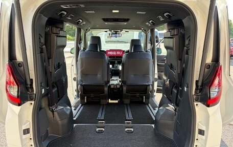 Toyota Noah, 2023 год, 2 971 000 рублей, 13 фотография