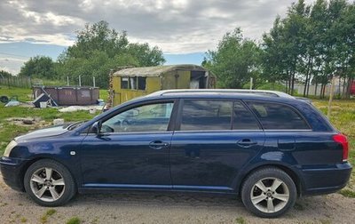 Toyota Avensis III рестайлинг, 2004 год, 790 000 рублей, 1 фотография