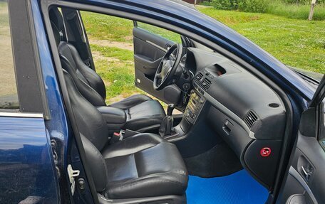 Toyota Avensis III рестайлинг, 2004 год, 790 000 рублей, 7 фотография