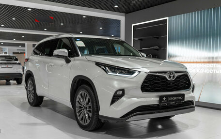 Toyota Highlander, 2025 год, 5 550 000 рублей, 2 фотография