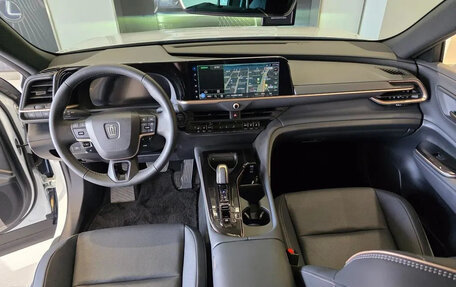 Toyota Crown, 2025 год, 8 800 000 рублей, 6 фотография