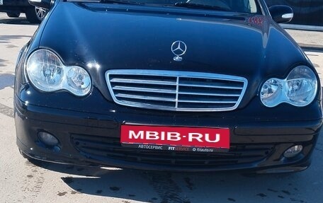 Mercedes-Benz C-Класс, 2006 год, 570 000 рублей, 1 фотография