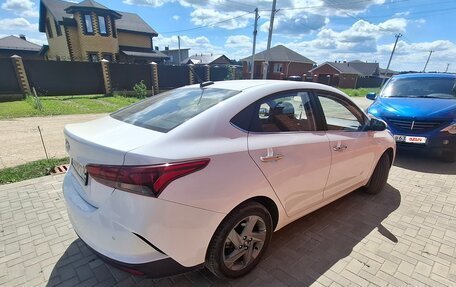 Hyundai Solaris II рестайлинг, 2021 год, 1 950 000 рублей, 3 фотография