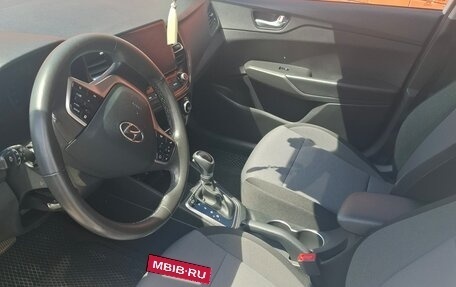 Hyundai Solaris II рестайлинг, 2021 год, 1 950 000 рублей, 8 фотография