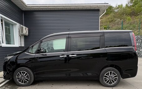 Toyota Esquire I, 2018 год, 2 200 000 рублей, 2 фотография