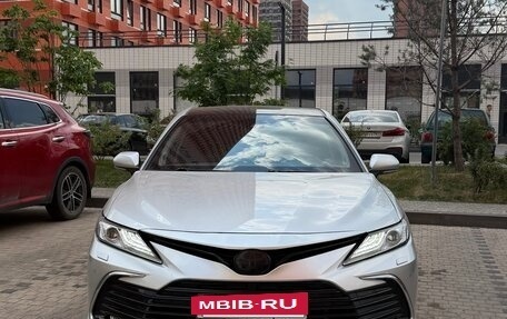 Toyota Camry, 2021 год, 3 400 000 рублей, 2 фотография