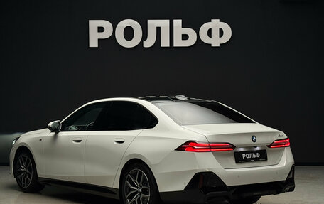 BMW 5 серия, 2023 год, 6 800 000 рублей, 3 фотография