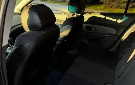 Chevrolet Cruze II, 2010 год, 650 000 рублей, 6 фотография
