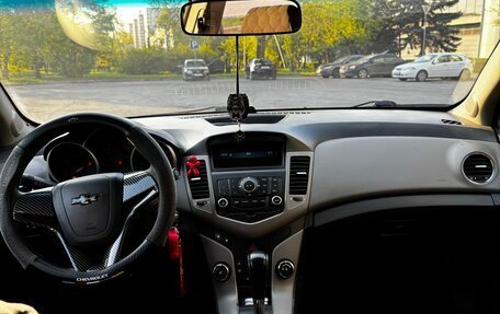 Chevrolet Cruze II, 2010 год, 650 000 рублей, 9 фотография