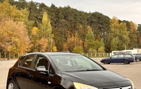 Opel Astra J, 2011 год, 700 000 рублей, 1 фотография