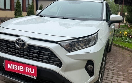 Toyota RAV4, 2021 год, 3 000 000 рублей, 9 фотография