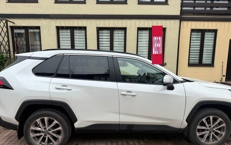 Toyota RAV4, 2021 год, 3 000 000 рублей, 6 фотография