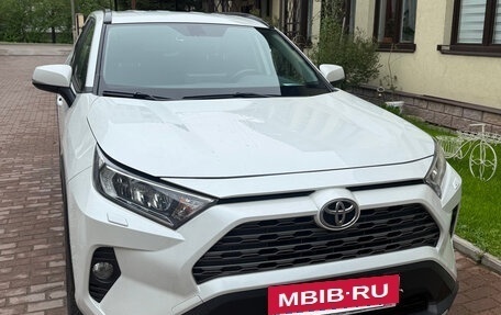 Toyota RAV4, 2021 год, 3 000 000 рублей, 8 фотография