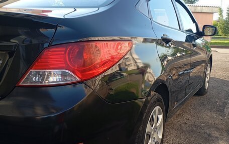 Hyundai Solaris II рестайлинг, 2013 год, 650 000 рублей, 10 фотография