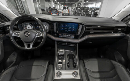 Volkswagen Touareg III, 2018 год, 5 180 000 рублей, 8 фотография