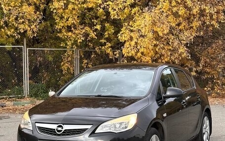 Opel Astra J, 2011 год, 700 000 рублей, 3 фотография