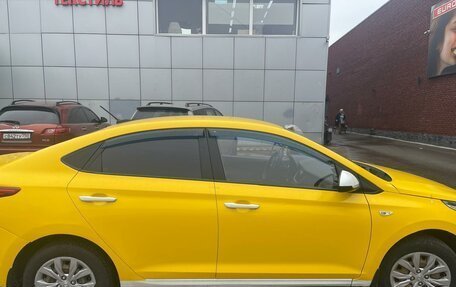 Hyundai Solaris II рестайлинг, 2017 год, 550 000 рублей, 2 фотография