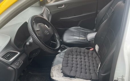 Hyundai Solaris II рестайлинг, 2017 год, 550 000 рублей, 5 фотография