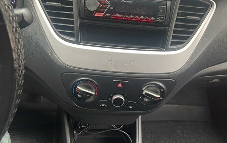 Hyundai Solaris II рестайлинг, 2017 год, 550 000 рублей, 11 фотография