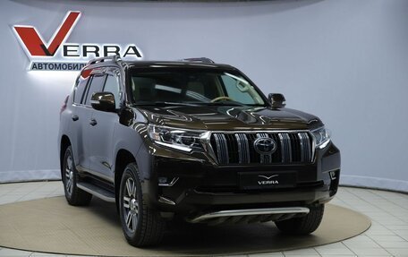 Toyota Land Cruiser Prado 150 рестайлинг 2, 2018 год, 5 990 000 рублей, 3 фотография