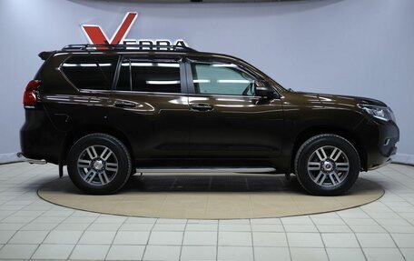 Toyota Land Cruiser Prado 150 рестайлинг 2, 2018 год, 5 990 000 рублей, 4 фотография