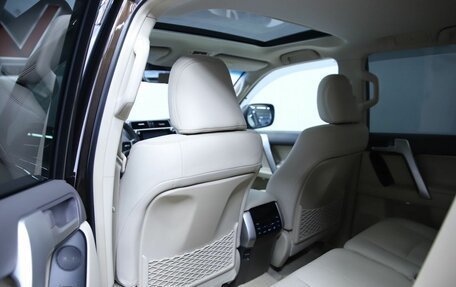 Toyota Land Cruiser Prado 150 рестайлинг 2, 2018 год, 5 990 000 рублей, 11 фотография