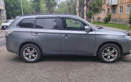 Mitsubishi Outlander III рестайлинг 3, 2012 год, 1 500 000 рублей, 2 фотография