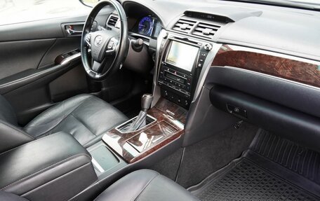 Toyota Camry, 2017 год, 2 050 000 рублей, 13 фотография