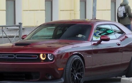 Dodge Challenger III рестайлинг 2, 2020 год, 5 800 000 рублей, 2 фотография