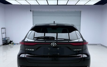 Toyota Venza, 2022 год, 3 860 000 рублей, 3 фотография