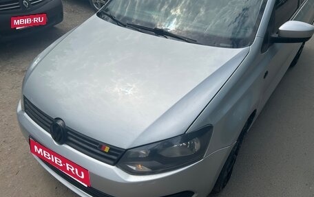 Volkswagen Polo VI (EU Market), 2011 год, 700 000 рублей, 2 фотография