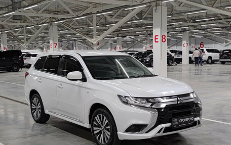 Mitsubishi Outlander III рестайлинг 3, 2022 год, 2 580 000 рублей, 3 фотография