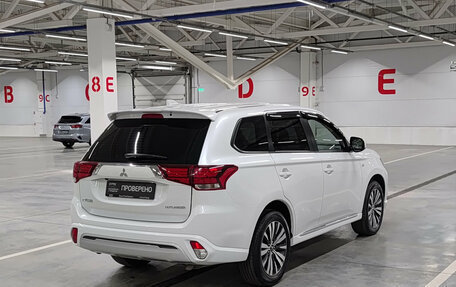 Mitsubishi Outlander III рестайлинг 3, 2022 год, 2 580 000 рублей, 6 фотография