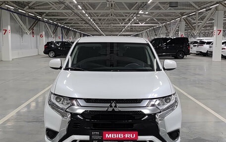 Mitsubishi Outlander III рестайлинг 3, 2022 год, 2 580 000 рублей, 2 фотография