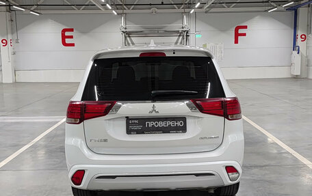 Mitsubishi Outlander III рестайлинг 3, 2022 год, 2 580 000 рублей, 7 фотография