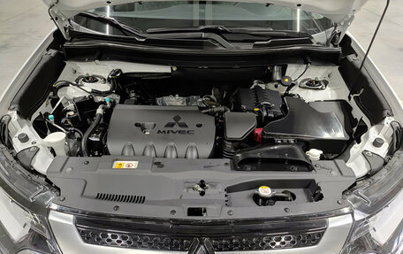 Mitsubishi Outlander III рестайлинг 3, 2022 год, 2 580 000 рублей, 11 фотография