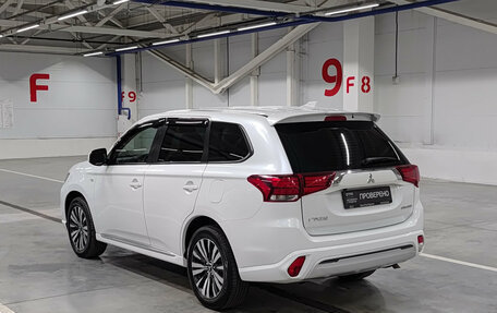 Mitsubishi Outlander III рестайлинг 3, 2022 год, 2 580 000 рублей, 8 фотография