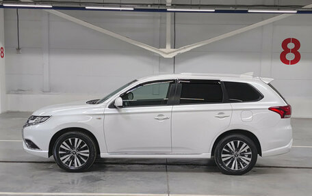 Mitsubishi Outlander III рестайлинг 3, 2022 год, 2 580 000 рублей, 10 фотография
