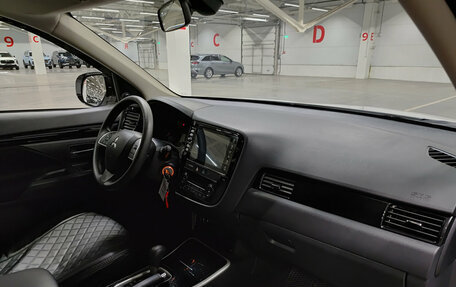 Mitsubishi Outlander III рестайлинг 3, 2022 год, 2 580 000 рублей, 13 фотография
