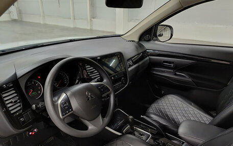 Mitsubishi Outlander III рестайлинг 3, 2022 год, 2 580 000 рублей, 20 фотография